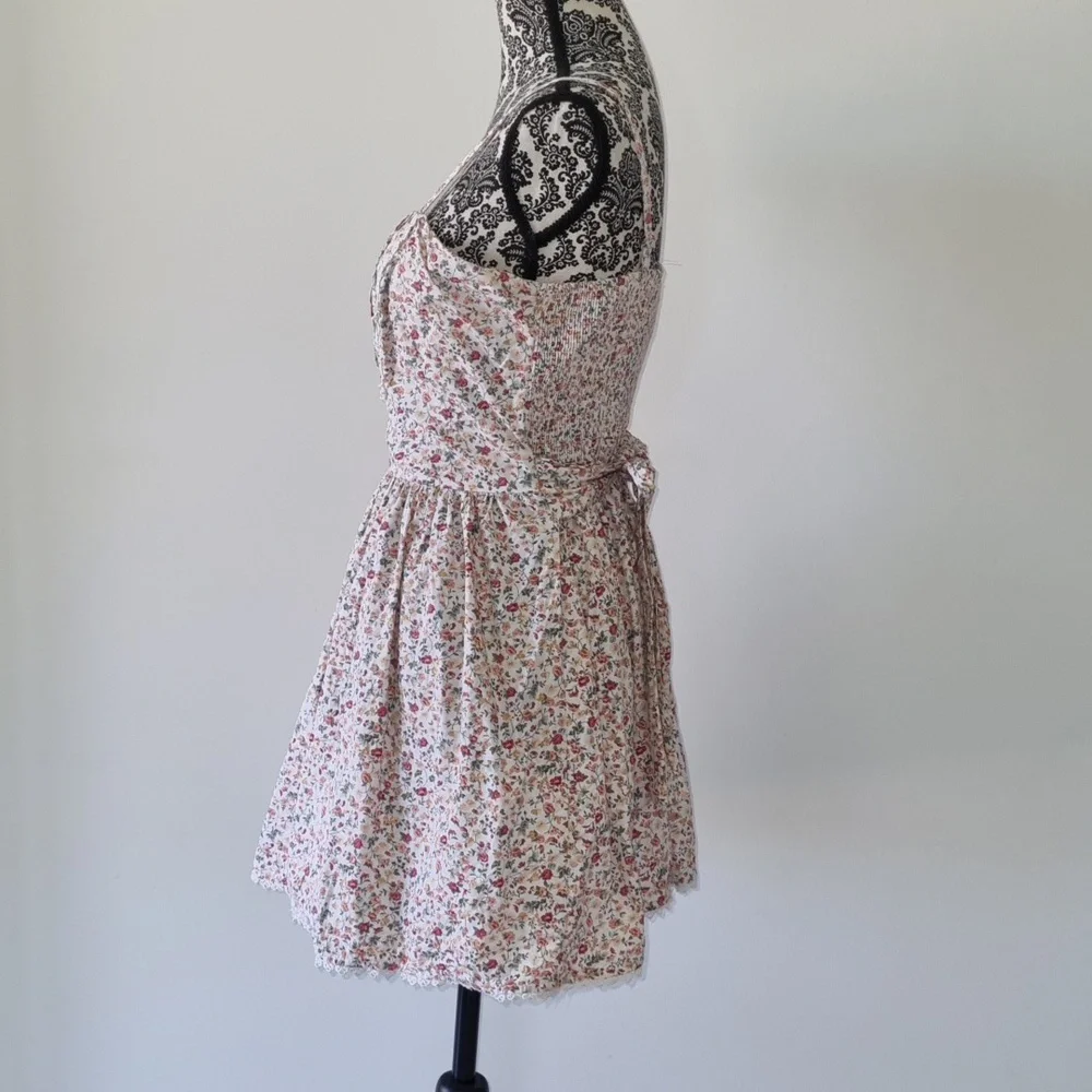 CKM, floral dress, tie waist, elastic back, adjustable straps, approx size 10 - Picture 4 of 9